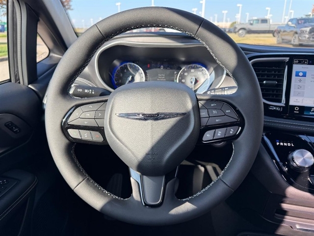 2026 Chrysler Pacifica Select:26-018