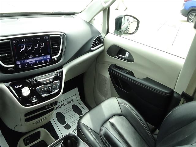 2024 Chrysler Pacifica Touring L:C7068