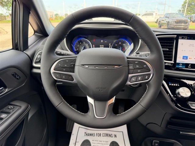 2027 Chrysler Pacifica Select:27-004