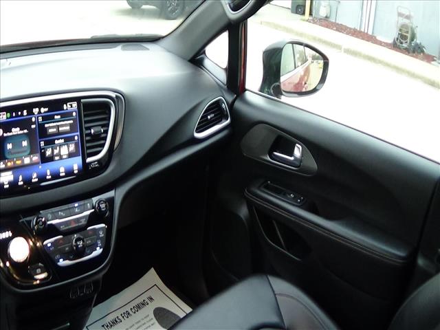 2025 Chrysler Pacifica Select:C6856