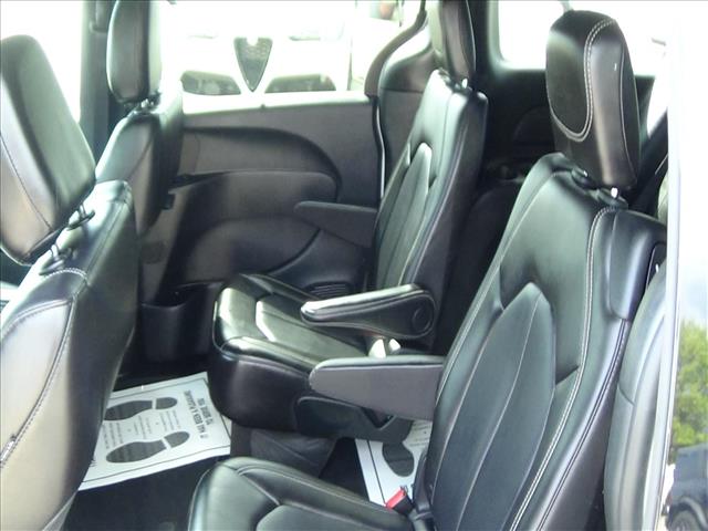 2025 Chrysler Pacifica Select:C6924