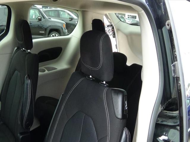 2024 Chrysler Voyager LX