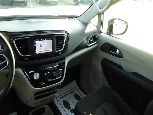2023 Chrysler Voyager LX:C7138
