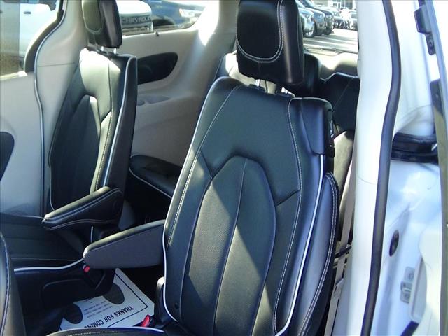 2024 Chrysler Pacifica Limited:C6908