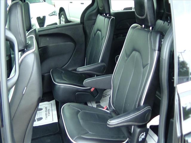 2026 Chrysler Pacifica Limited:C6989