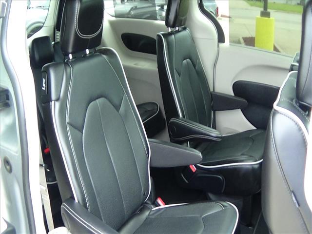 2024 Chrysler Pacifica Limited:C6914