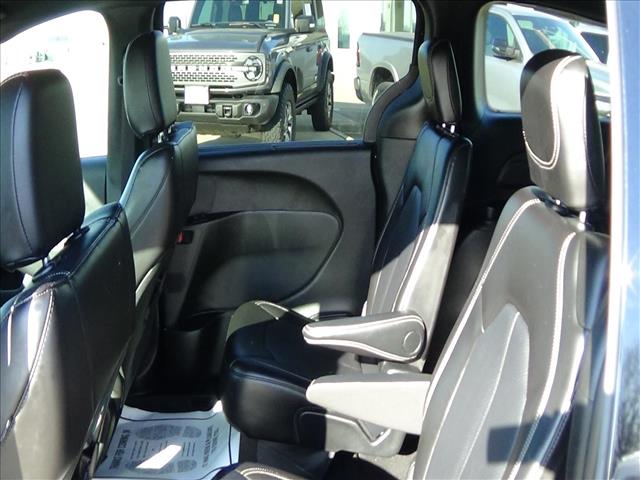 2025 Chrysler Pacifica Select:C6889