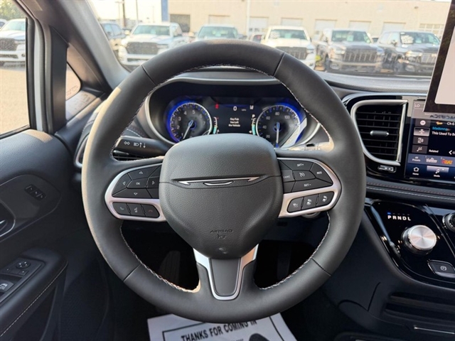 2027 Chrysler Pacifica Select:27-006