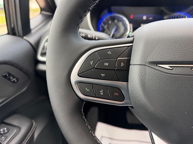 2027 Chrysler Pacifica Select:27-004