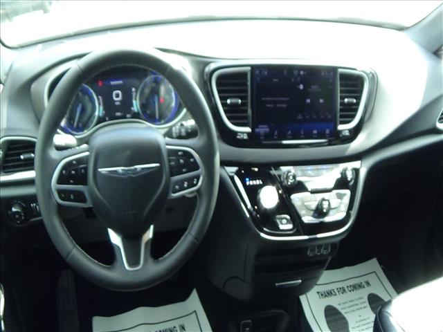 2025 Chrysler Pacifica Select:C6924