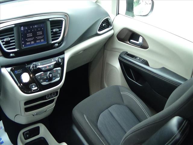 2023 Chrysler Voyager LX:C6853