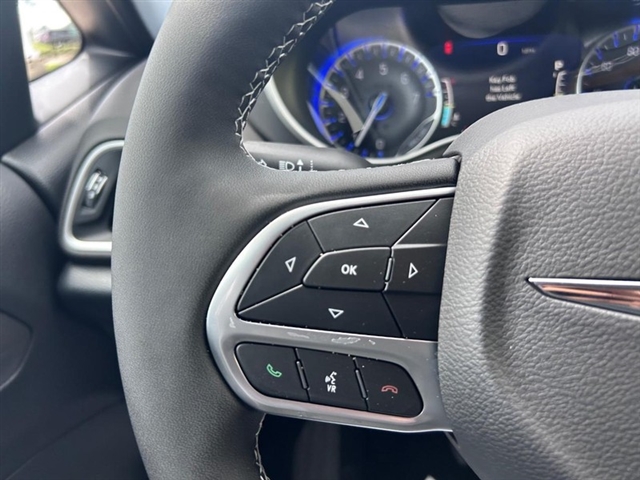 2025 Chrysler Voyager LX