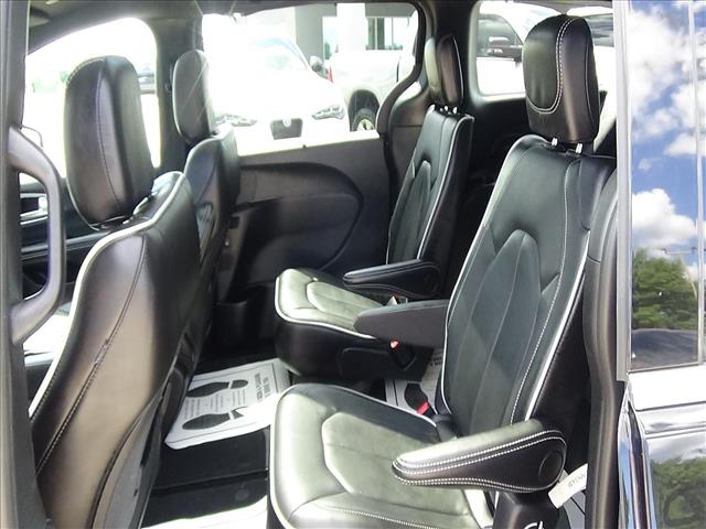 2026 Chrysler Pacifica Limited:C6985