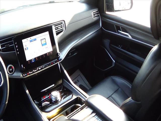 2024 Jeep Wagoneer L Series II:C6538