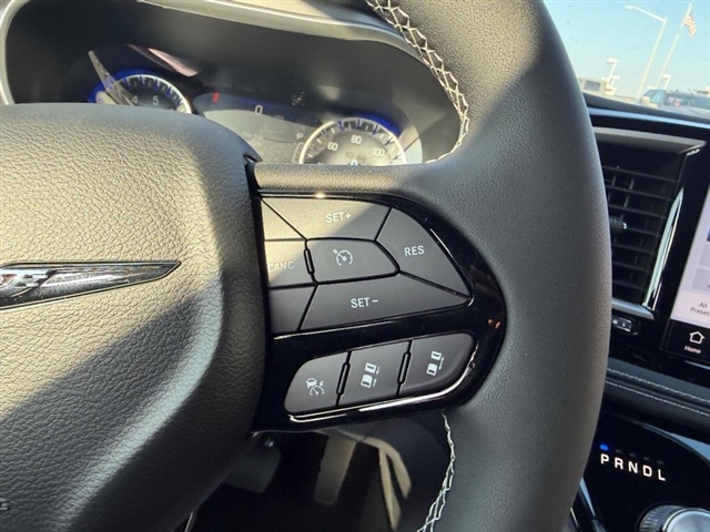 2026 Chrysler Pacifica Select:26-020