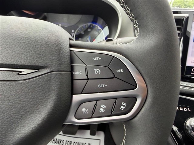 2027 Chrysler Pacifica Select:27-001