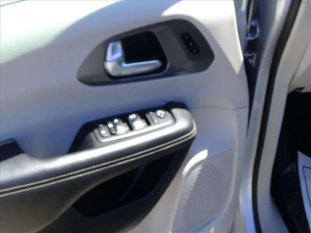 2024 Chrysler Pacifica Touring L:C6854