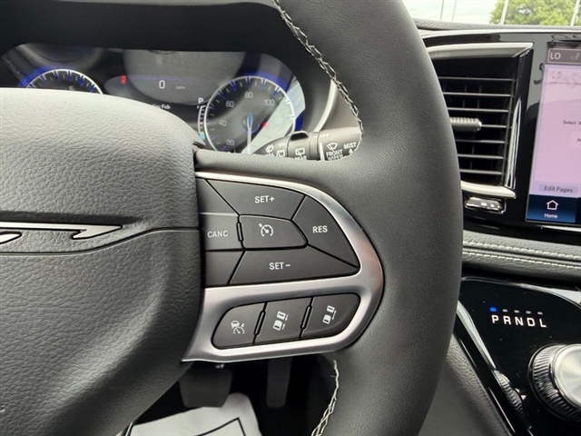 2027 Chrysler Pacifica Select:27-002