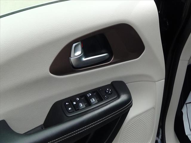 2023 Chrysler Voyager LX:C6861