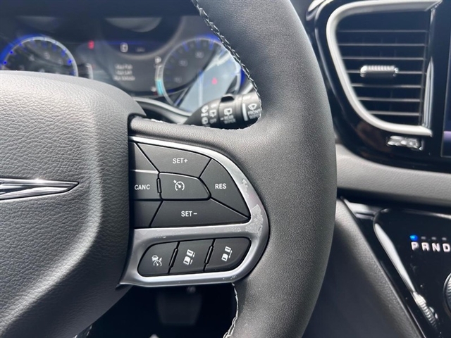 2025 Chrysler Voyager LX