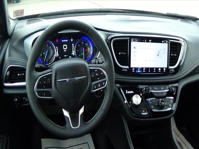 2026 Chrysler Pacifica Limited:C6989