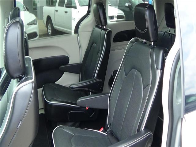 2024 Chrysler Pacifica Limited:C6914