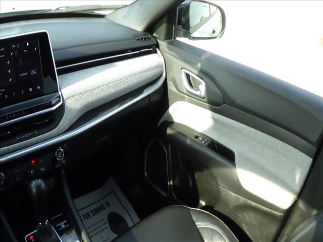 2025 Jeep Compass Latitude:C6869