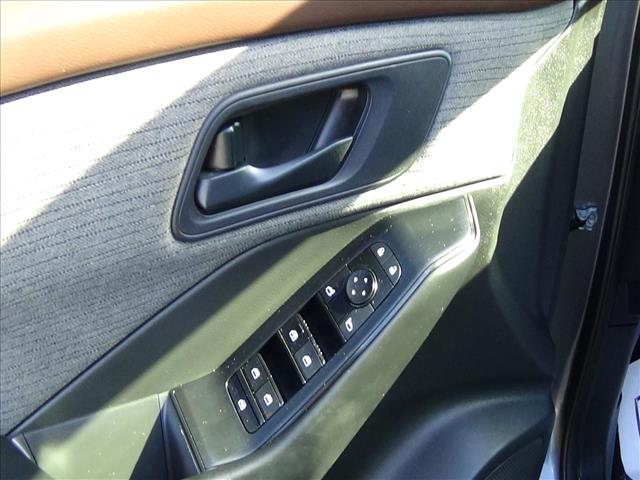 2023 Nissan Rogue S:C6775A