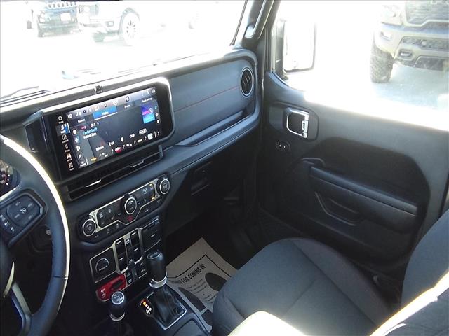 2025 Jeep Wrangler Rubicon:C7125