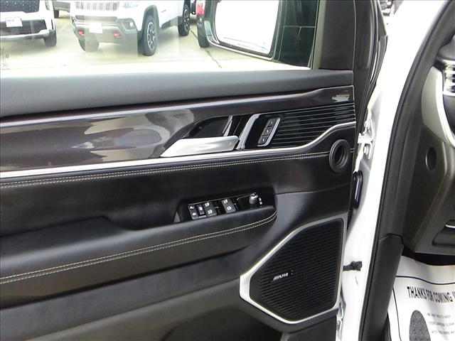 2024 Jeep Wagoneer L Base:C7016