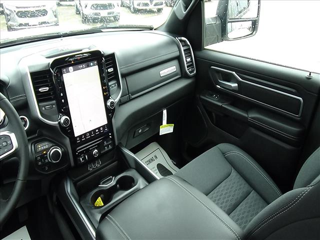 2025 RAM 1500 Big Horn:C7052
