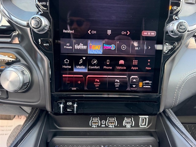 2027 RAM 1500 Limited:27-037