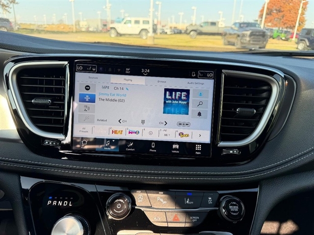 2026 Chrysler Pacifica Select:26-020