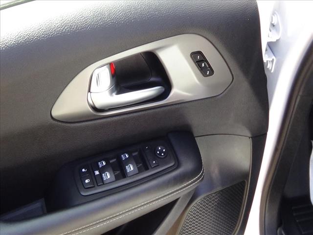 2025 Chrysler Pacifica Select:C6858