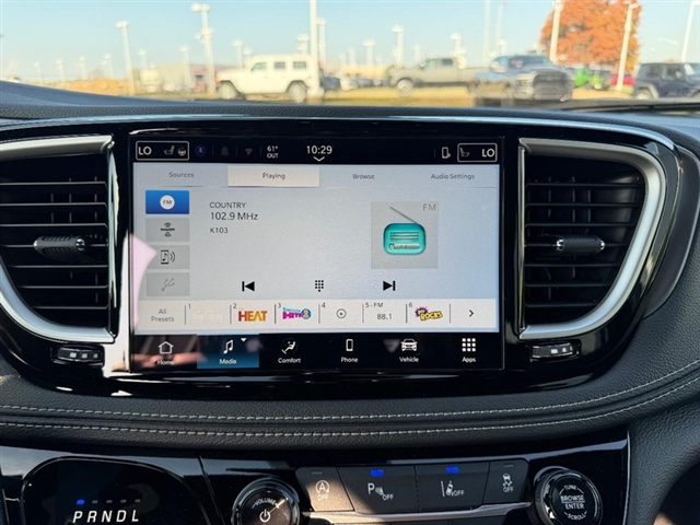 2026 Chrysler Pacifica Select:26-018