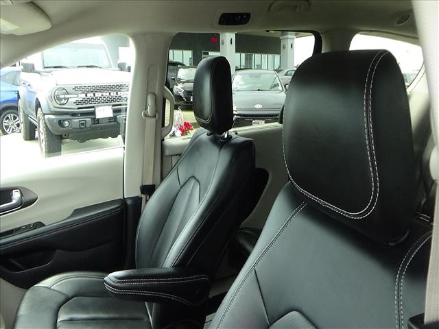 2024 Chrysler Pacifica Touring L:C7068