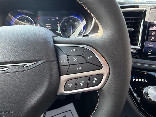 2027 Chrysler Pacifica Select:27-006