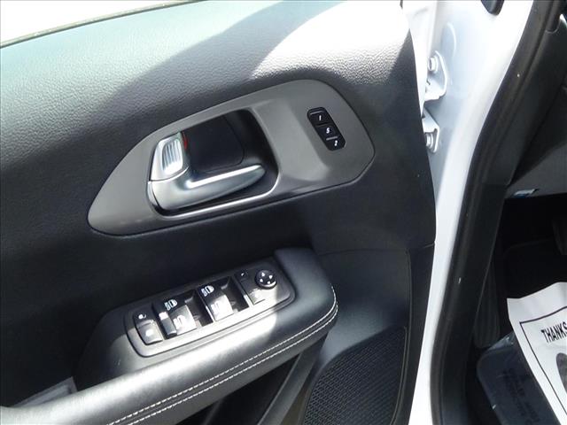 2025 Chrysler Pacifica Select:C6924