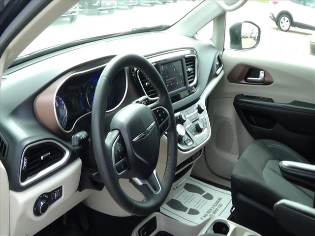 2023 Chrysler Voyager LX:C6861