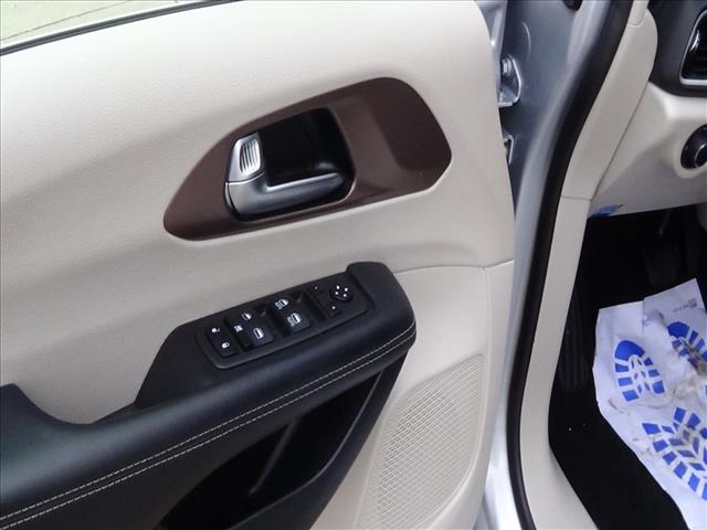 2023 Chrysler Voyager LX:C6853