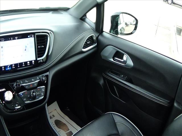 2026 Chrysler Pacifica Limited:C6989