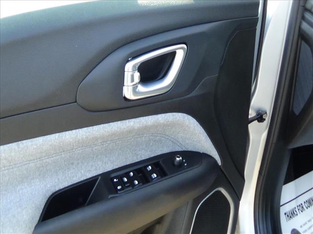 2025 Jeep Compass Latitude:C6869