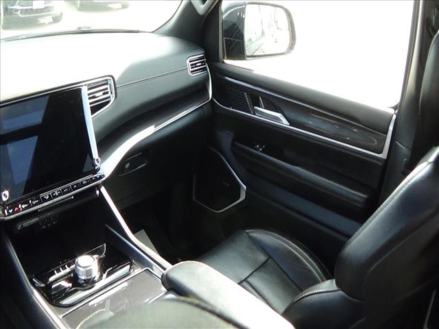 2024 Jeep Wagoneer Base:C6877