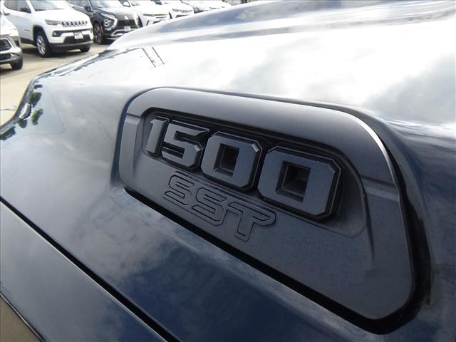 2025 RAM 1500 Warlock:C7033