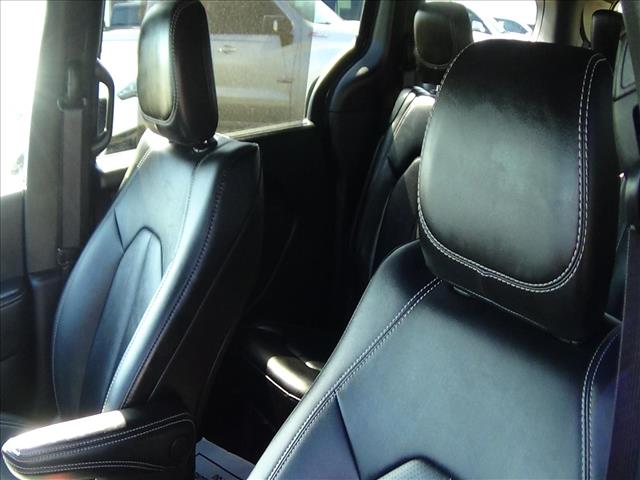 2025 Chrysler Pacifica Select:C6947
