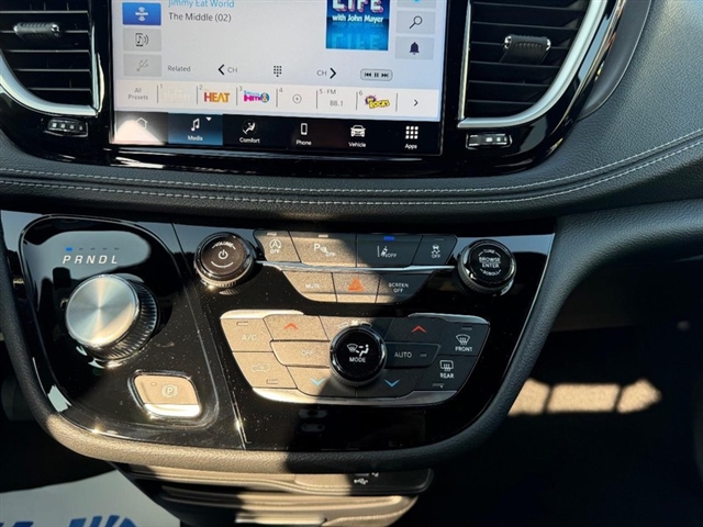 2026 Chrysler Pacifica Select:26-020