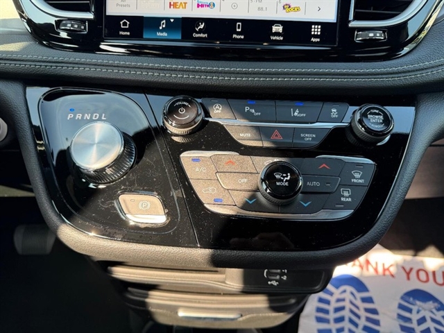 2026 Chrysler Pacifica Select:26-018