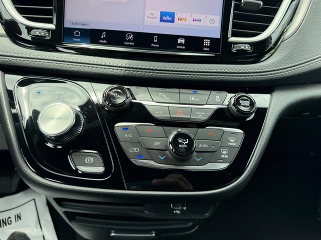 2027 Chrysler Pacifica Select:27-002