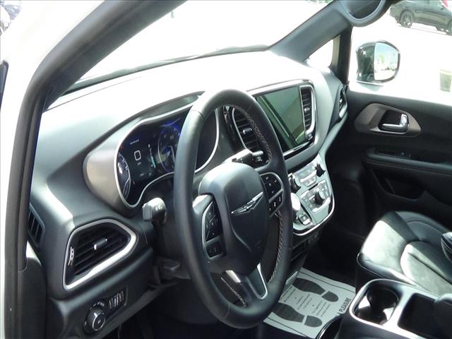 2025 Chrysler Pacifica Select:C6924