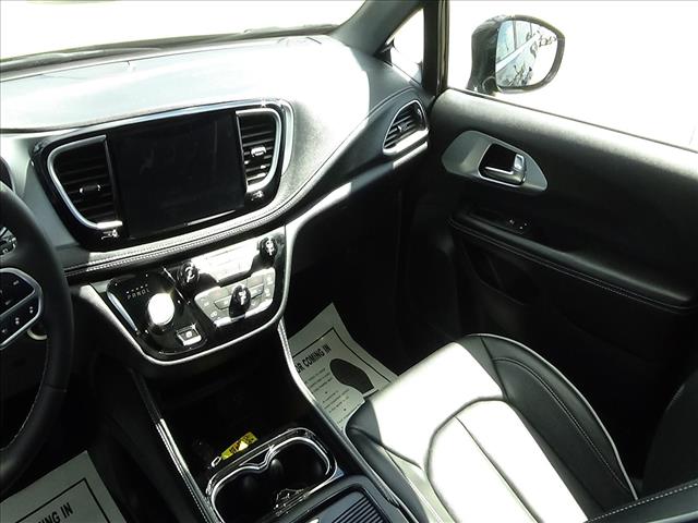 2026 Chrysler Pacifica Limited:C6985
